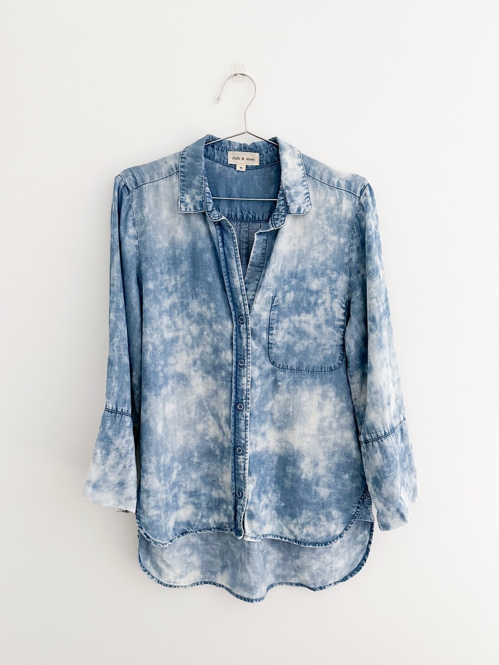 Cloth & Stone Acid Wash Chambray Shirt High Low Tunic Button Front Size Medium